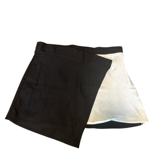 Nasty Gal Asymmetrical Snap Front Skirt Faux Wrap Black White Sz Medium Side Zip - Picture 1 of 9